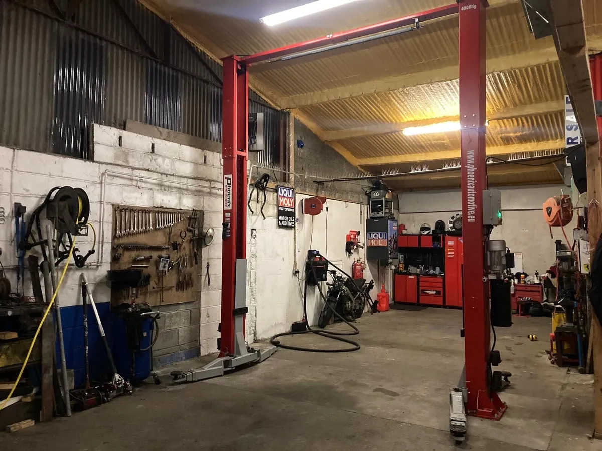 Phoenix Twin-Hydraulic 2 Post Lift CAR LIFT - Image 1