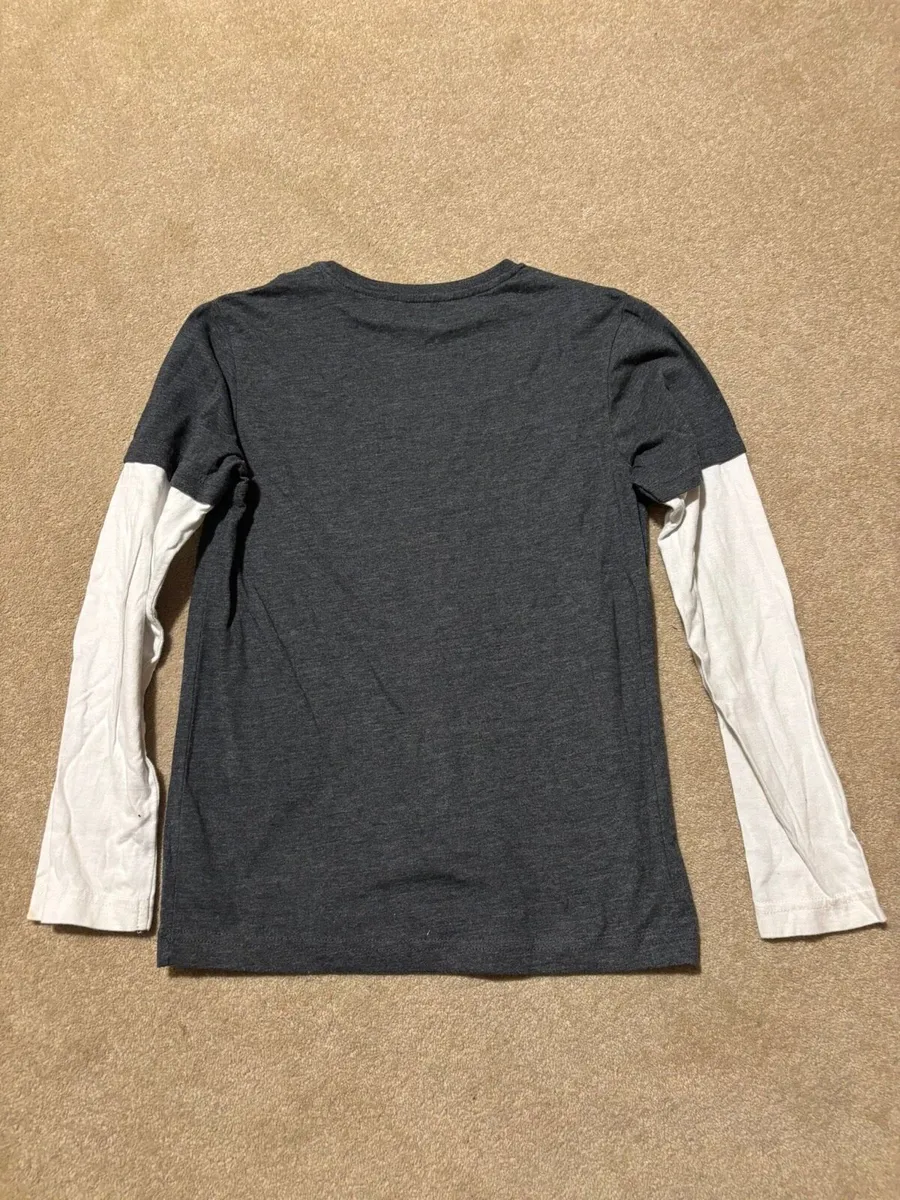 Boys Xmas top age 8-9 - Image 2