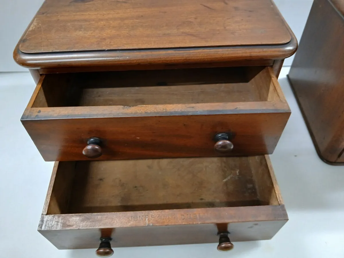 Two drawer oak chests - Image 2