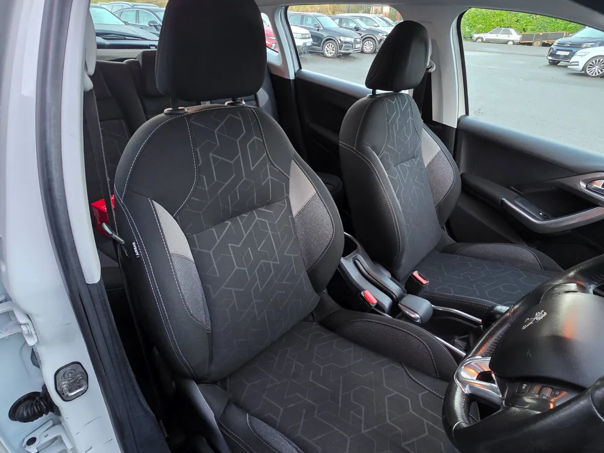 2017 Peugeot 2008 1.2 PURETECH ACTIVE - Image 4