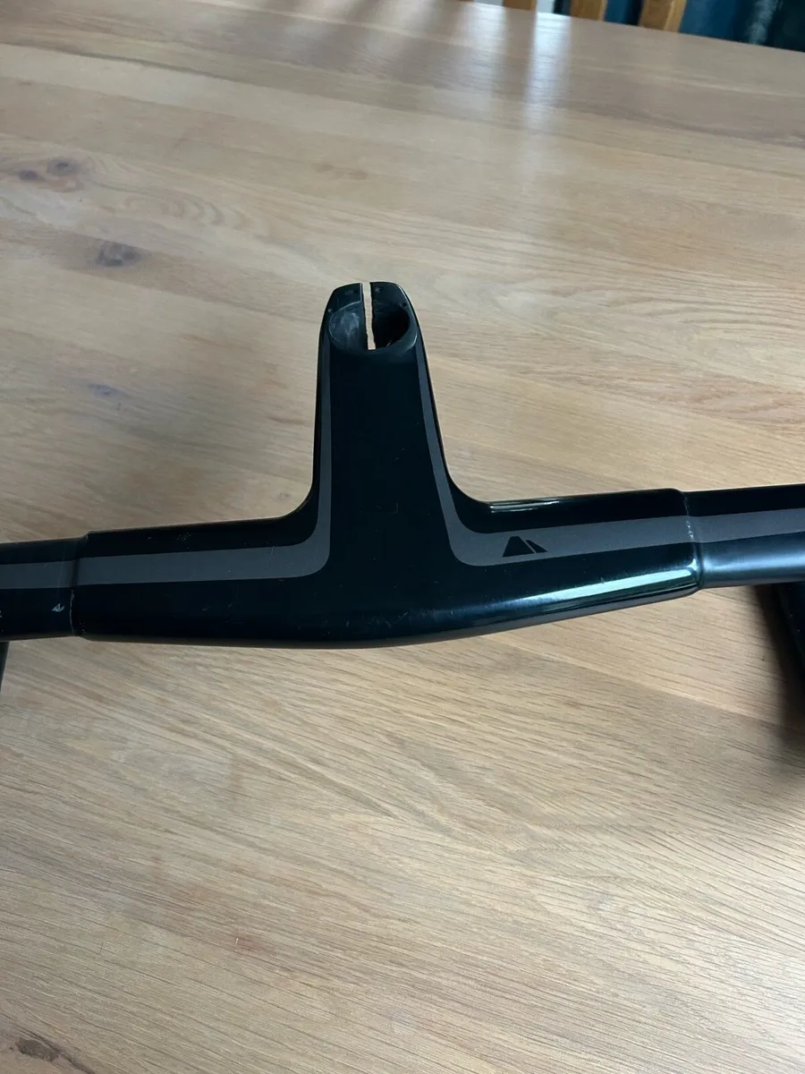 Canyon H11 Integrated Handlebar - Image 3