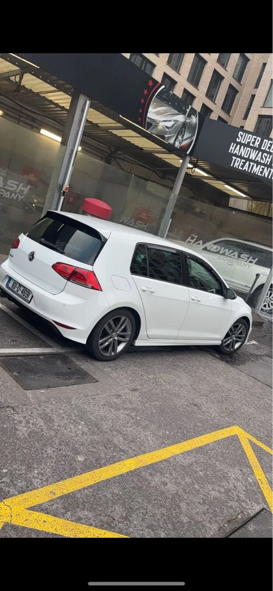 Volkswagen Golf 1.6 TDI R-Line – Mint Condition - Image 2