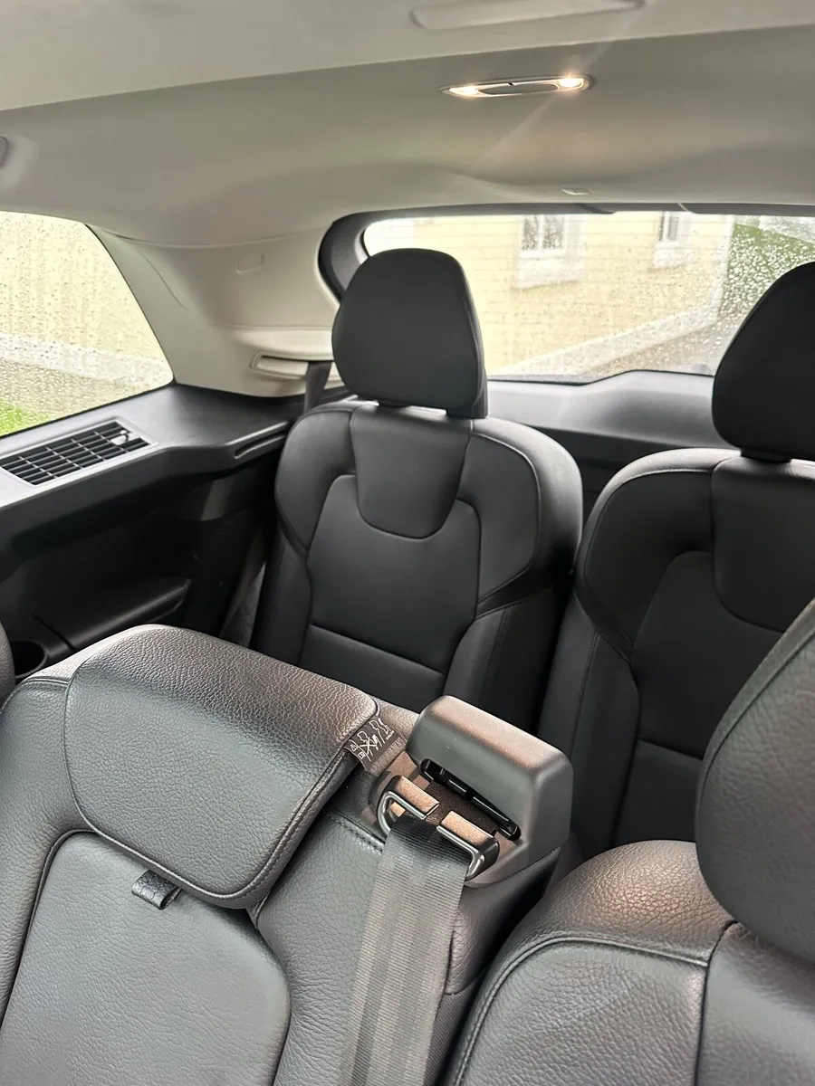 Volvo XC90 2021 - Image 2