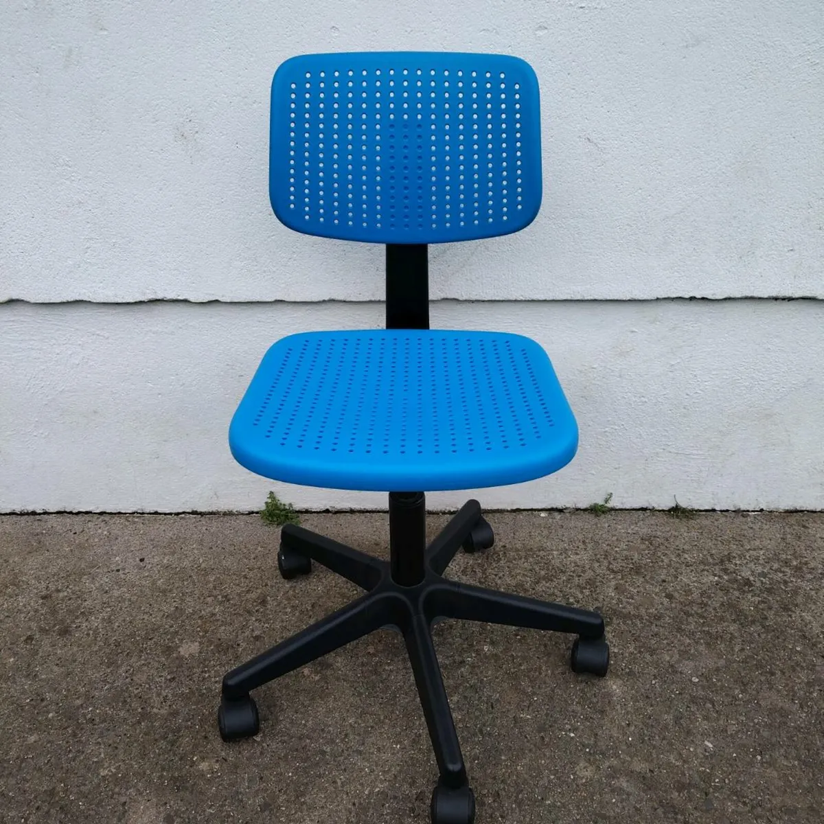 Study chair - Image 1
