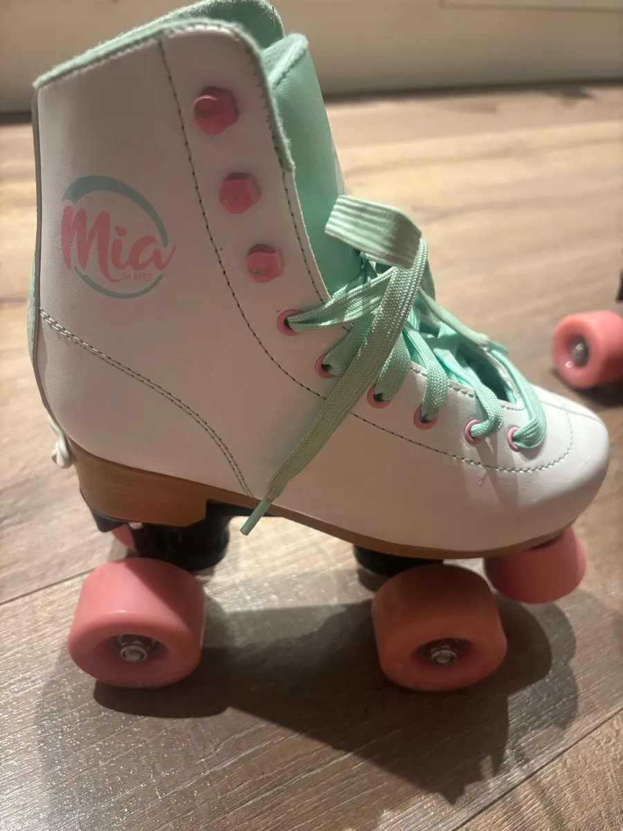 Roller Skates - Image 3