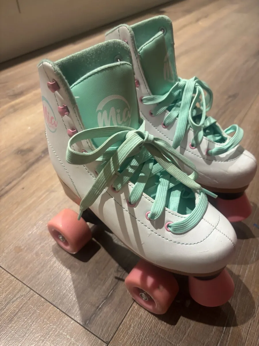 Roller Skates - Image 4