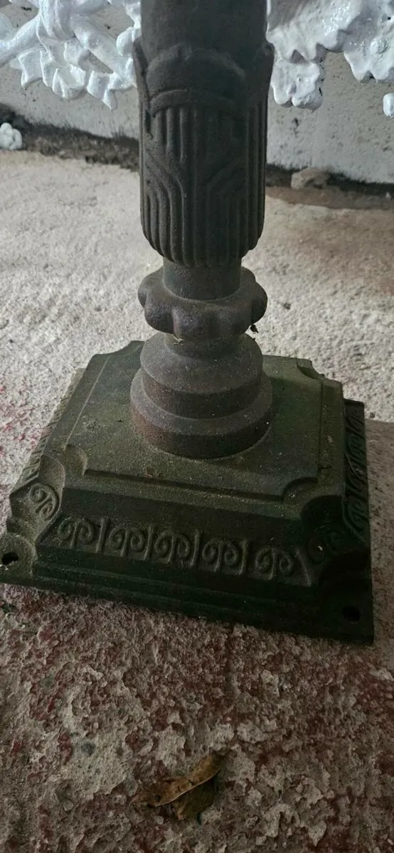 CAST IRON POST BOX - Image 2