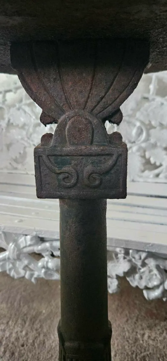 CAST IRON POST BOX - Image 3