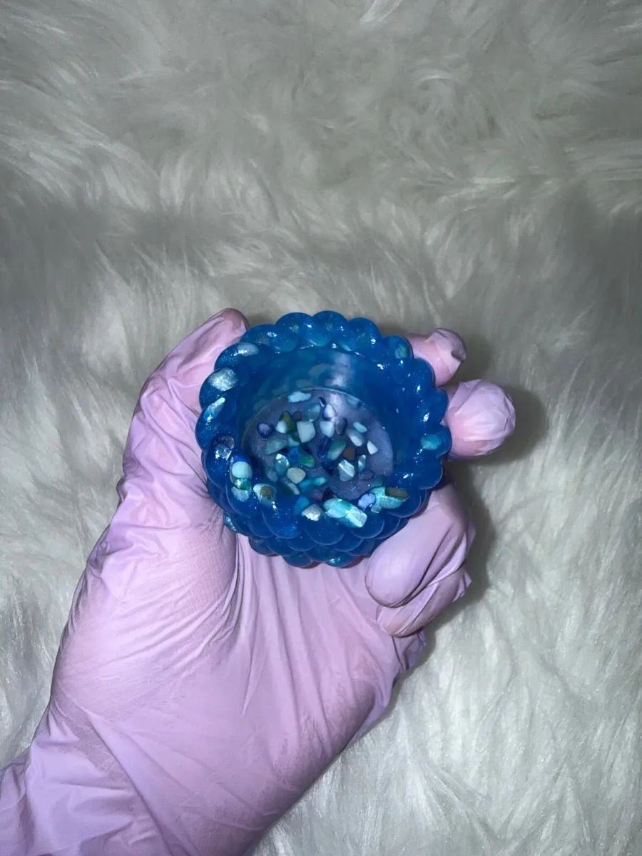 Handmade resin items and candles - Image 1