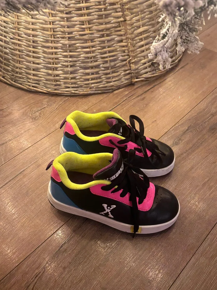 Girls heelys worn once indoors - Image 2