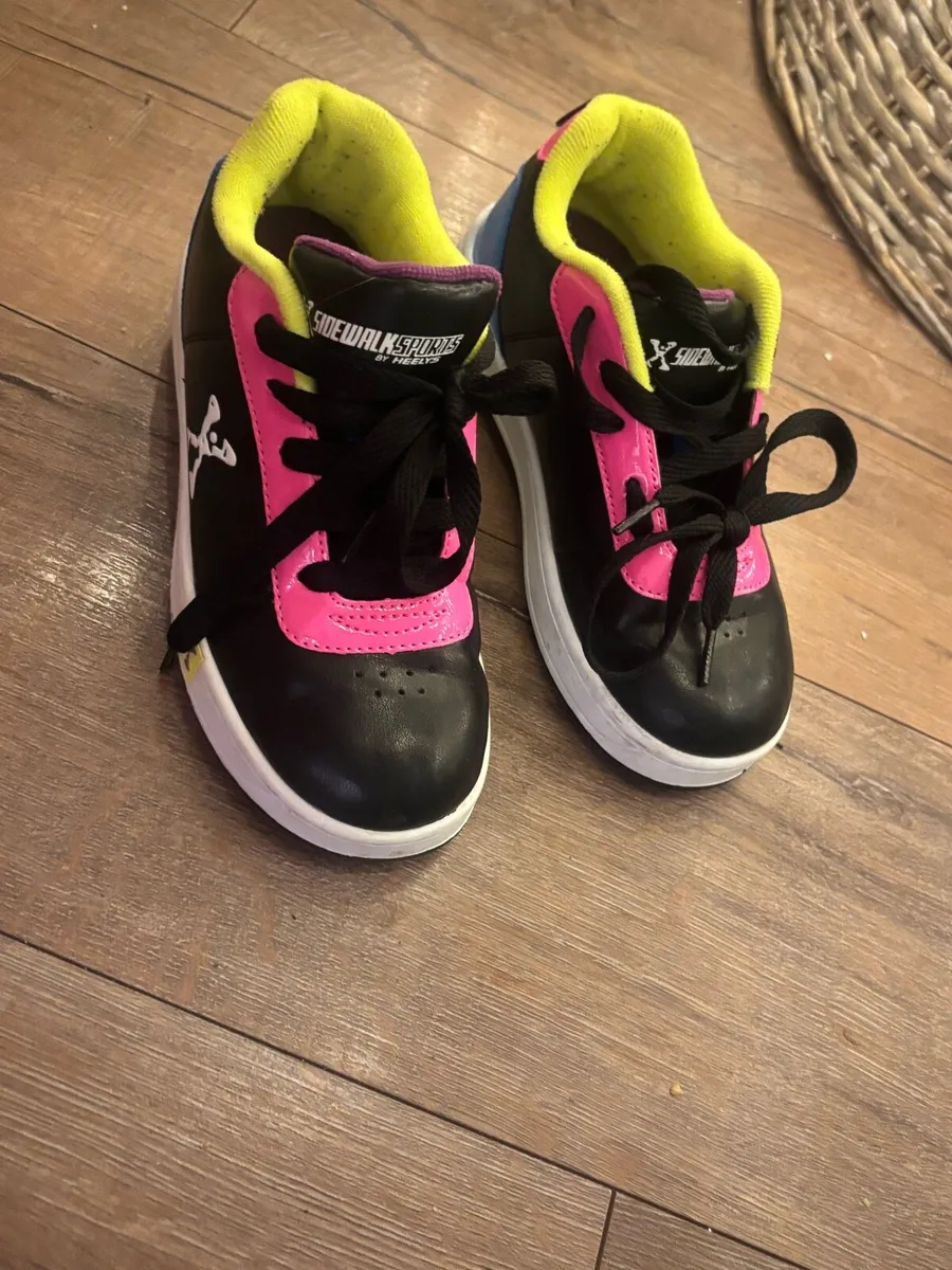Girls heelys worn once indoors - Image 3