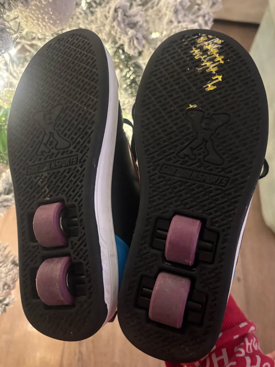 Girls heelys worn once indoors - Image 4