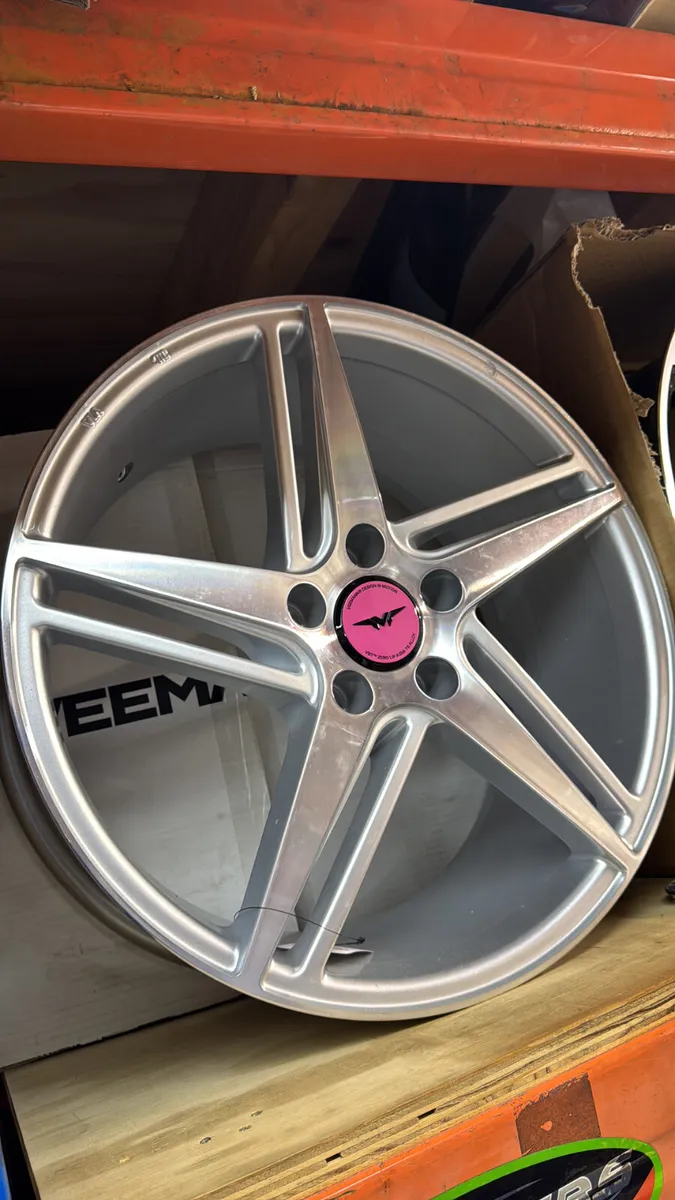 18” veemann vfs31 & pink centres 5x112