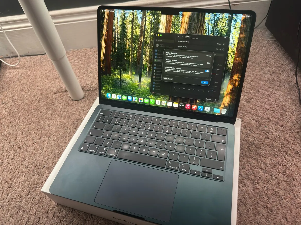 MacBook Air M2 - Image 1
