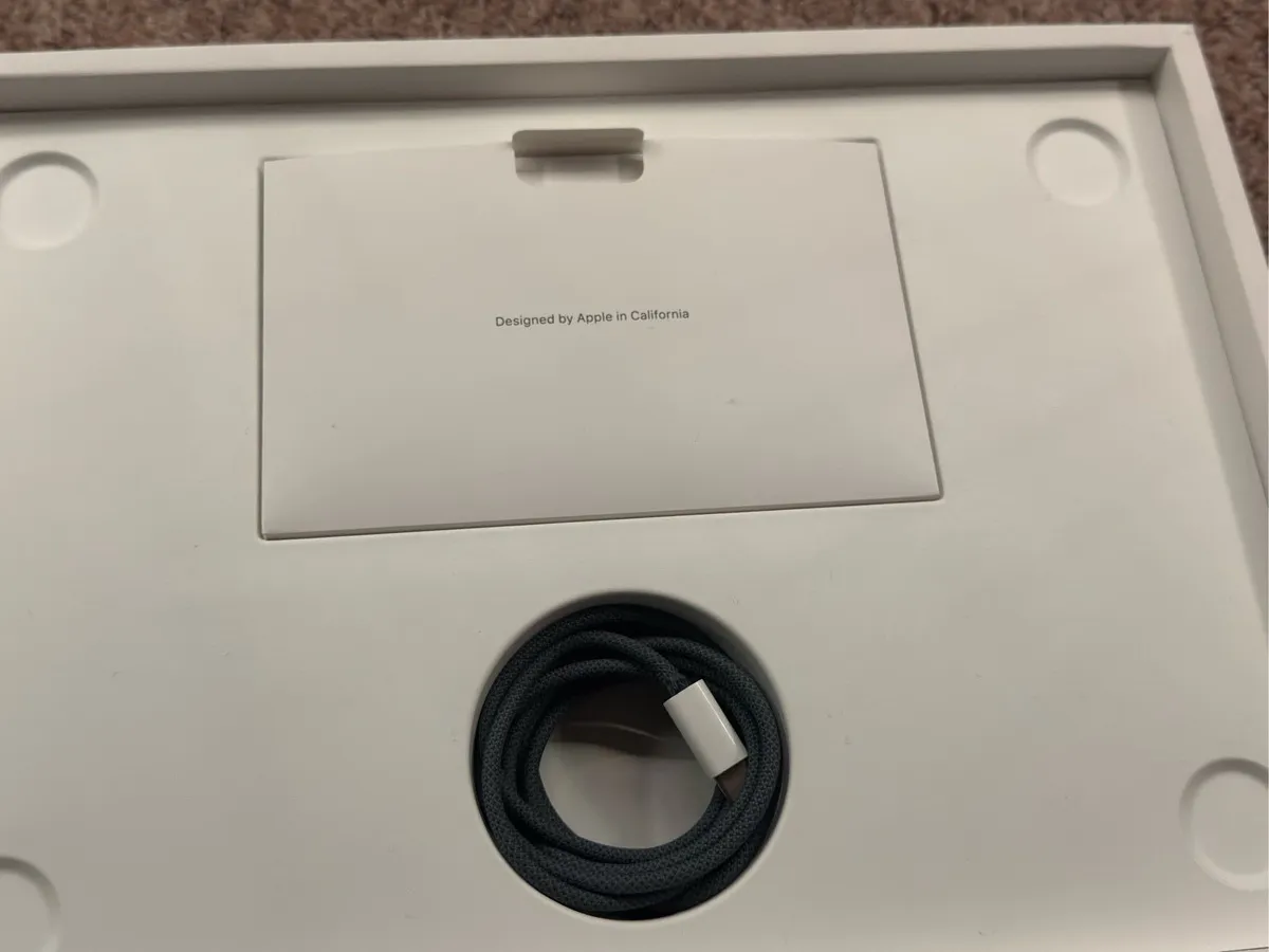 MacBook Air M2 - Image 4