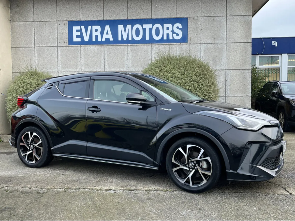 Toyota C-HR SOL HYBRID AUTOMATIC 1.8 PETROL //HIGH - Image 3