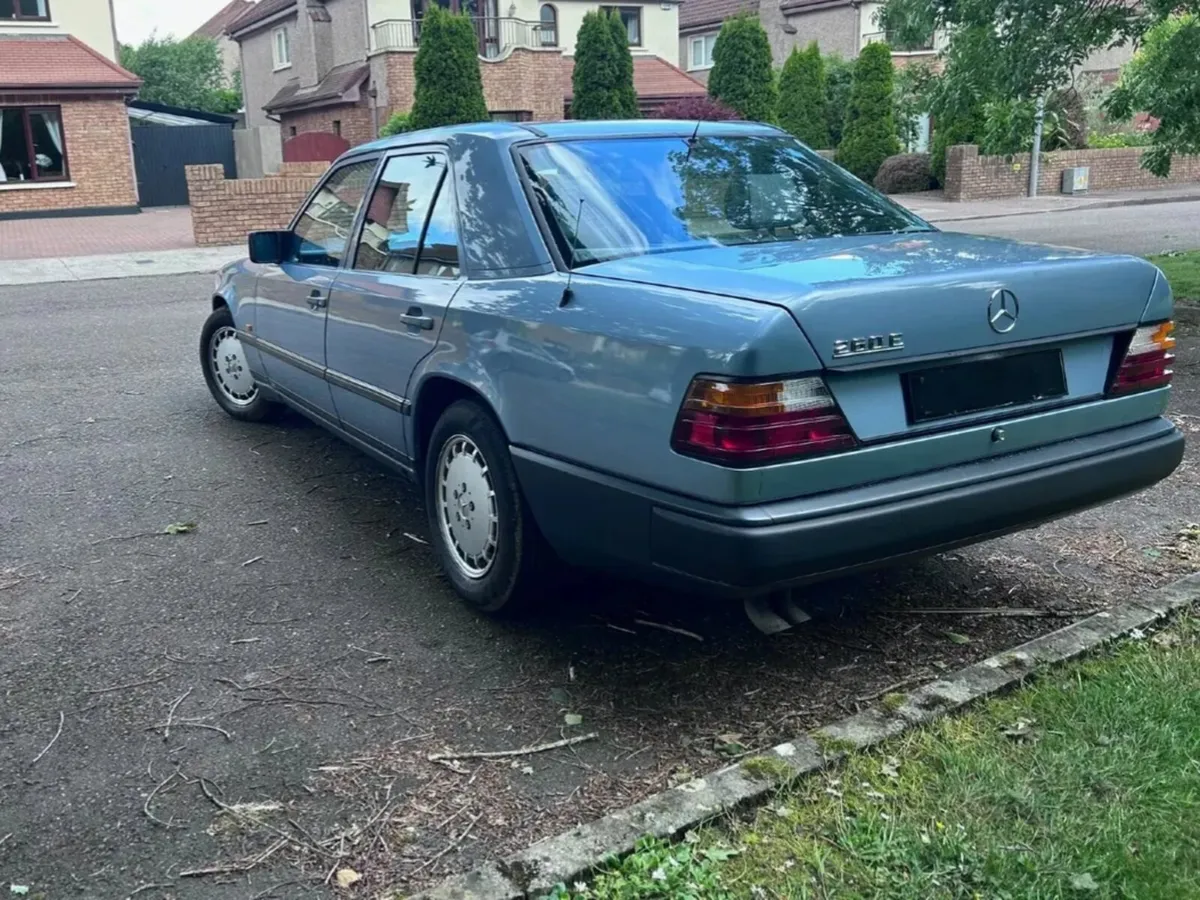 Mercedes W124 260E 1989 - Image 2