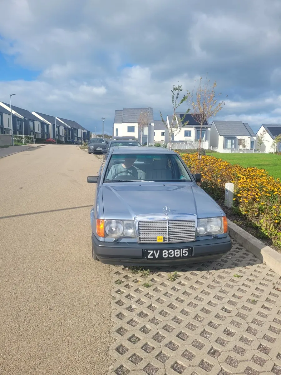 Mercedes W124 260E 1989 - Image 3