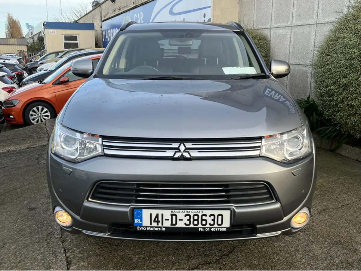 Mitsubishi Outlander GX4H AUTOMATIC 2.0 PHEV PETRO - Image 2