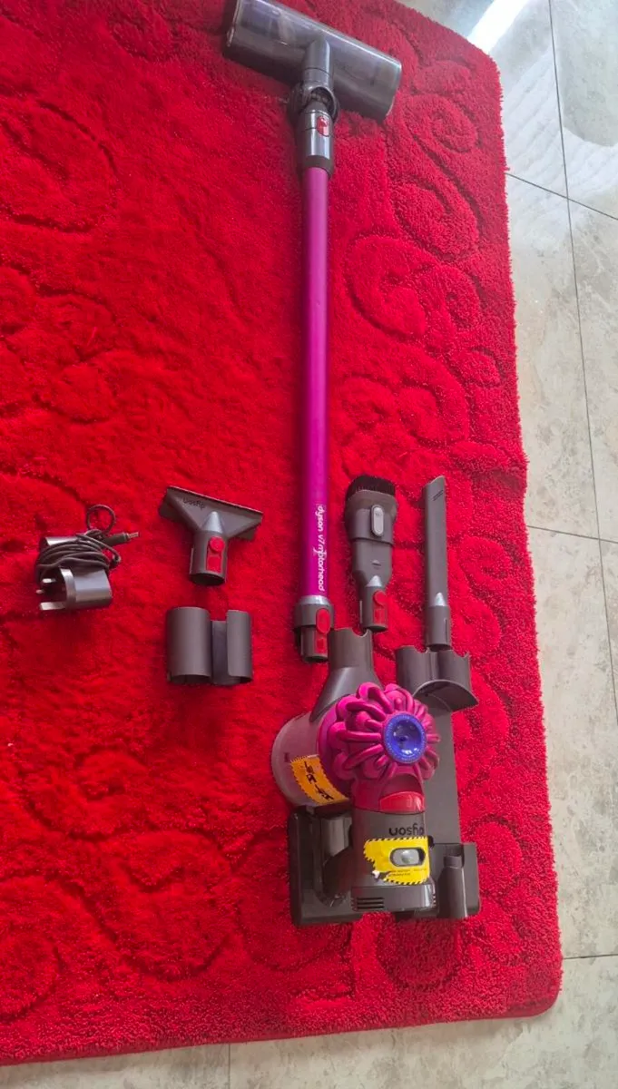 CORDLESS DYSON V7 VACUUM  VERY GOOD POWER AND VERY - Image 1