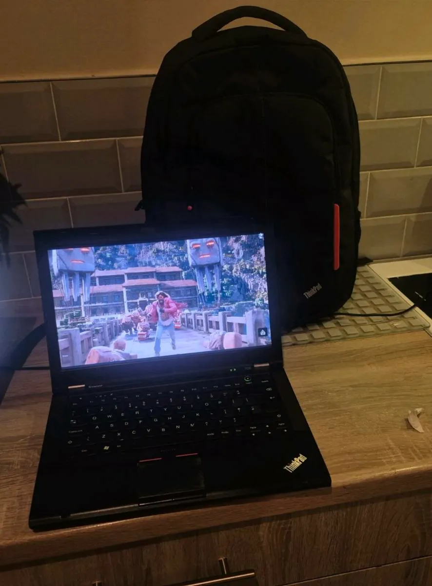 LAPTOP LENOVO THINKPAD
COMES WITH ORIGINAL CHARGER - Image 1