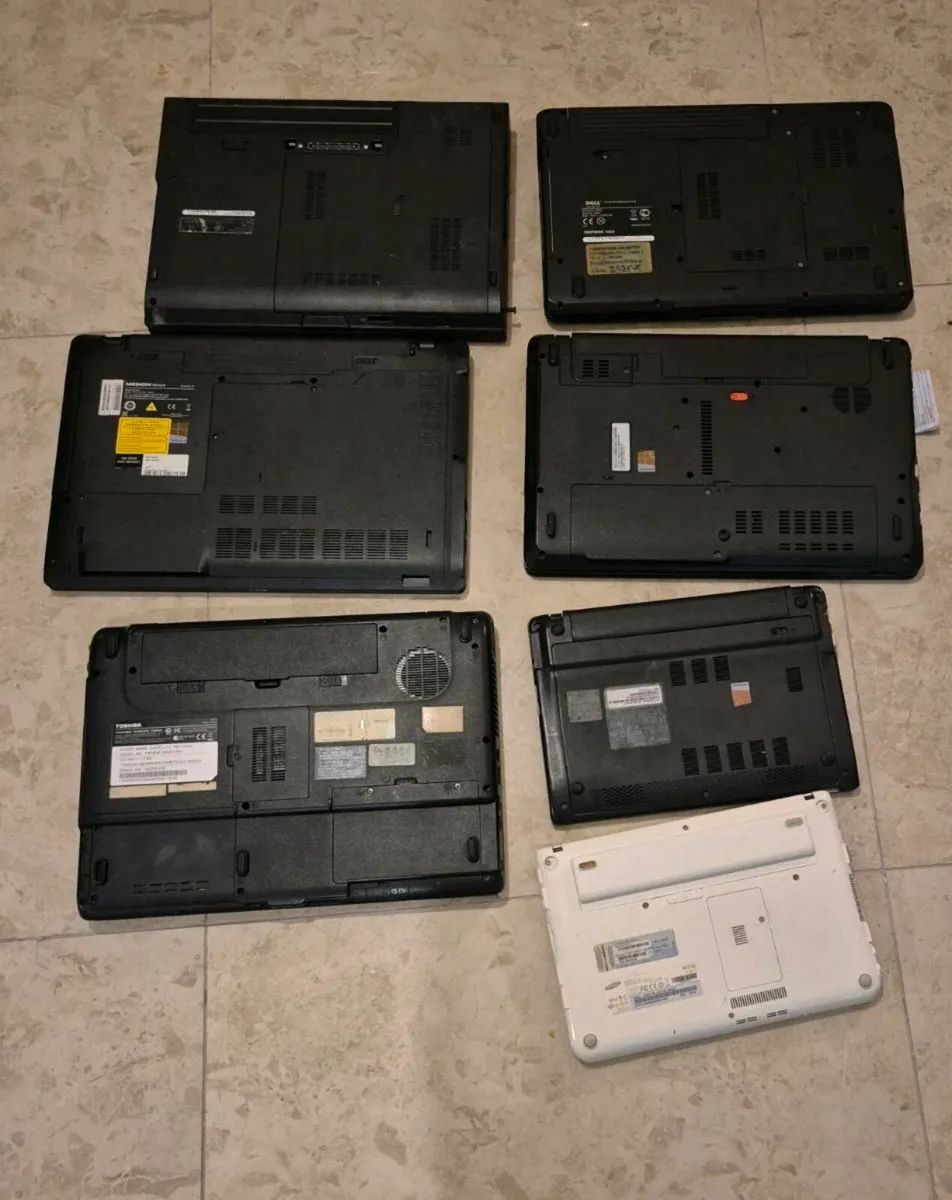 JOB LOT OF 7 LAPTOPS DON'T KNOW IF THEY'RE WORKING - Image 3