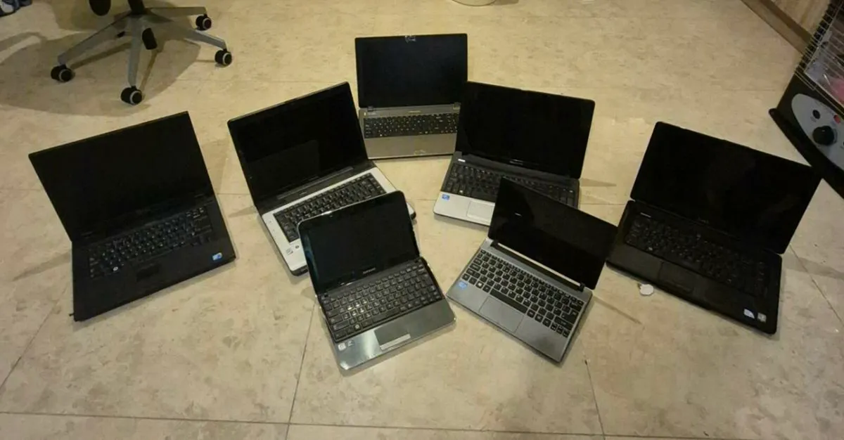 JOB LOT OF 7 LAPTOPS DON'T KNOW IF THEY'RE WORKING - Image 4