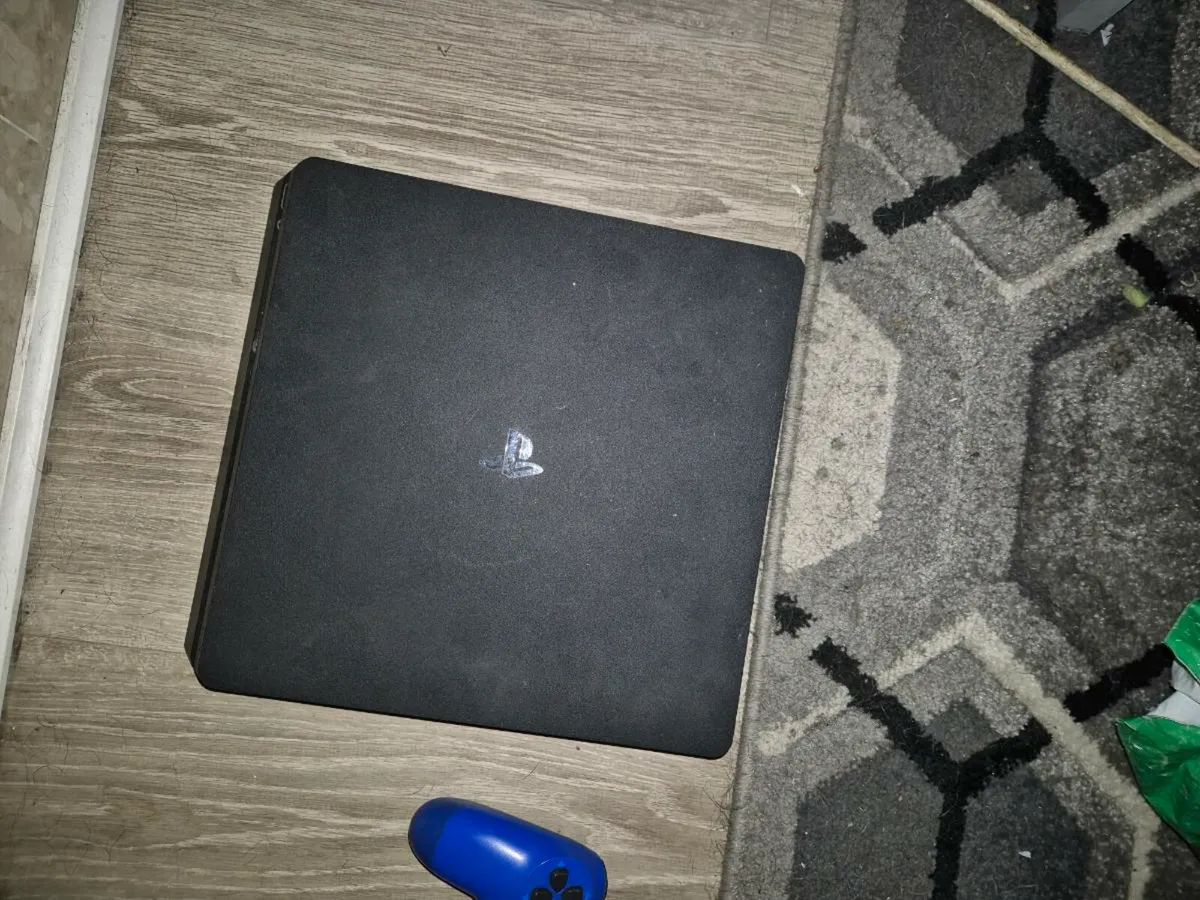 Ps4 with all power cables , 3 controllers, 2 games - Image 4