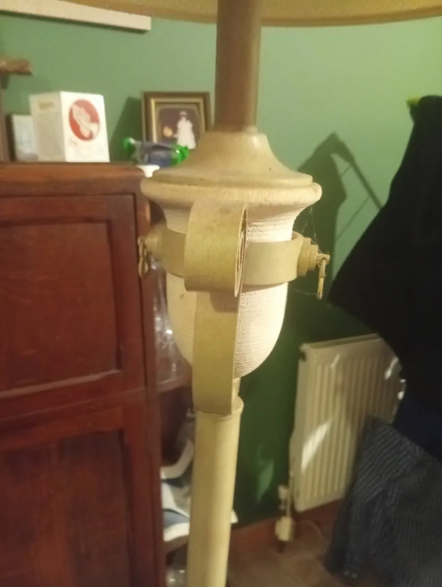 Standard lamp with shade - Image 3