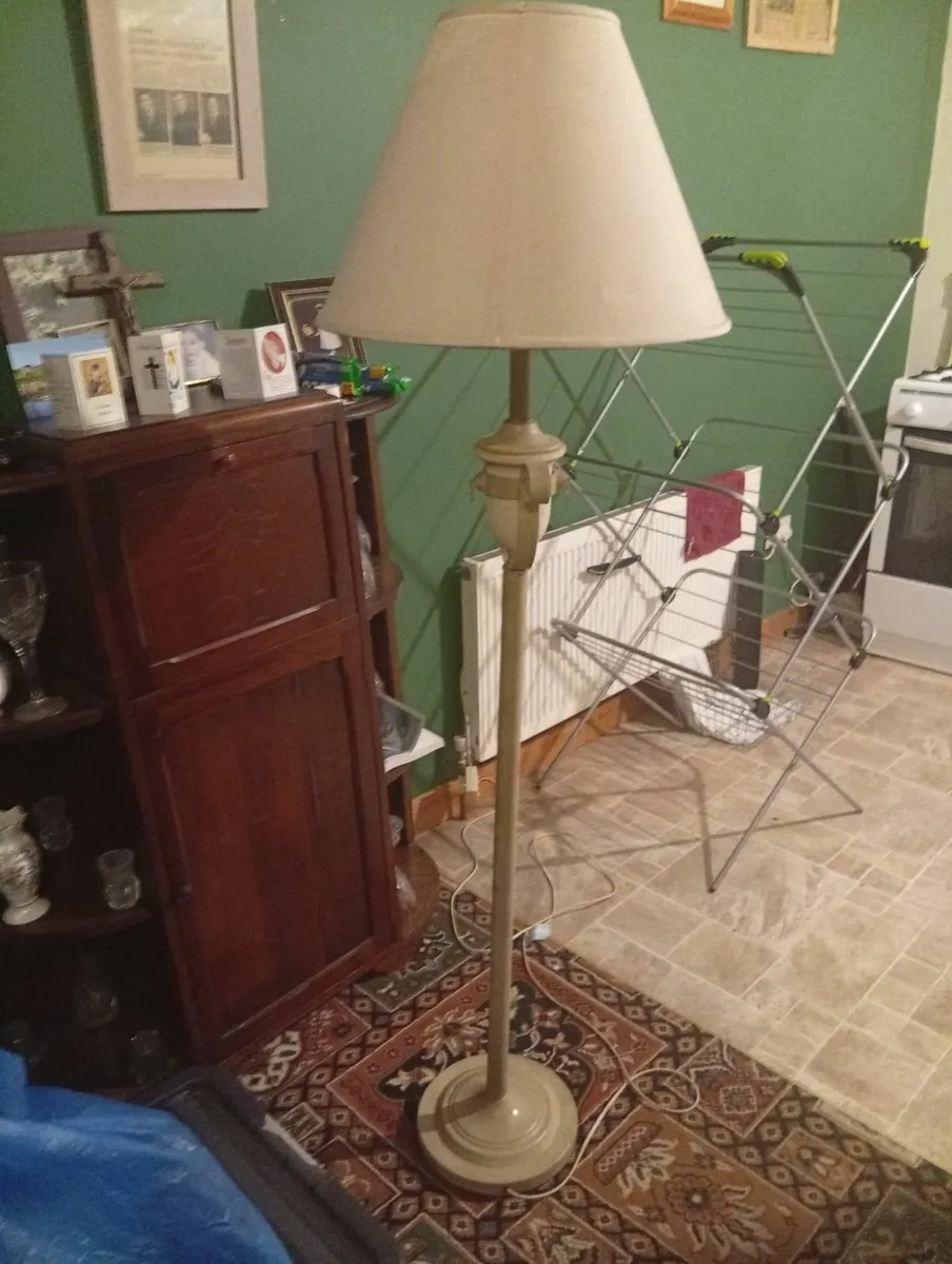 Standard lamp with shade - Image 4