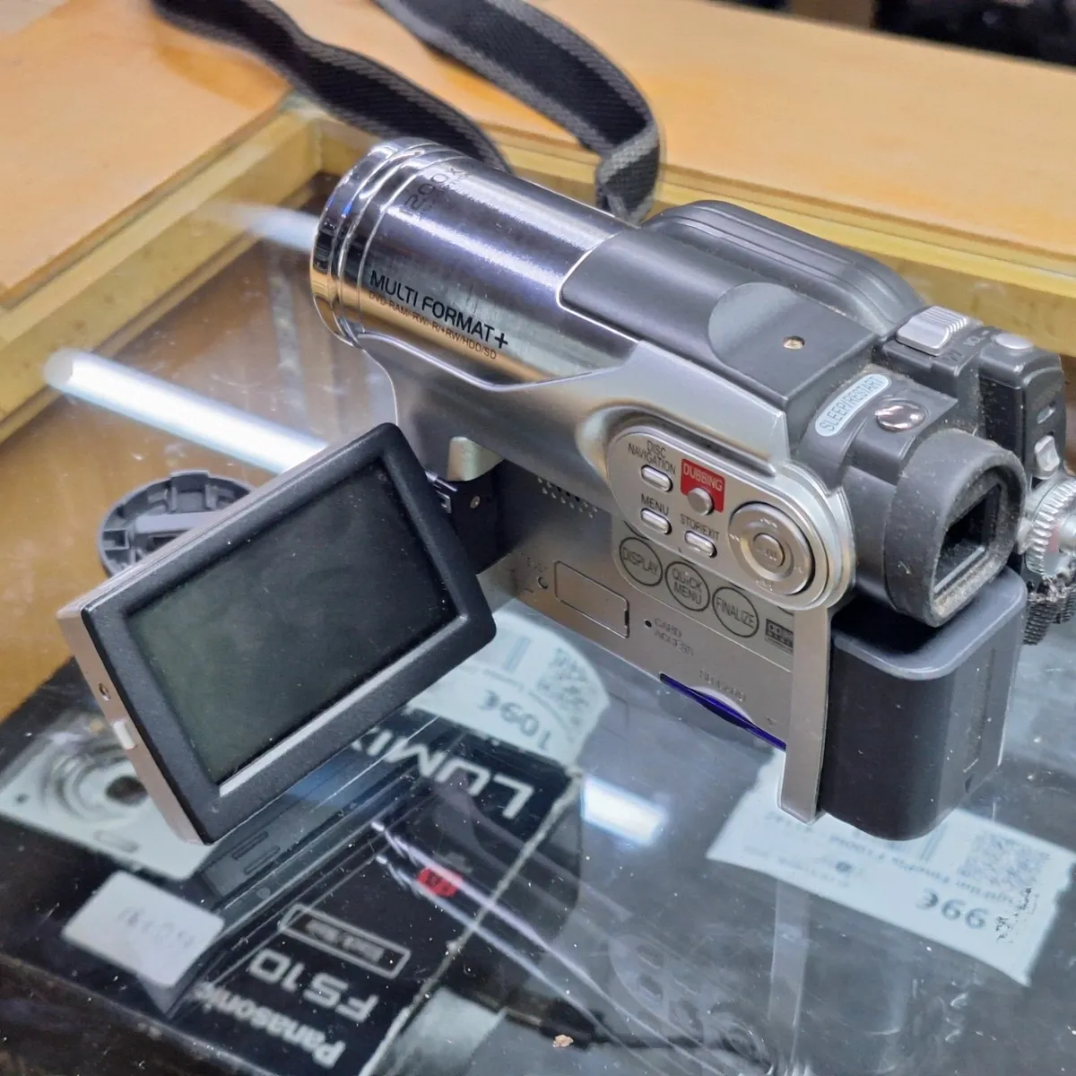 Hitachi DZ-HS300E Camcorder DVD HDD Handheld Video - Image 1