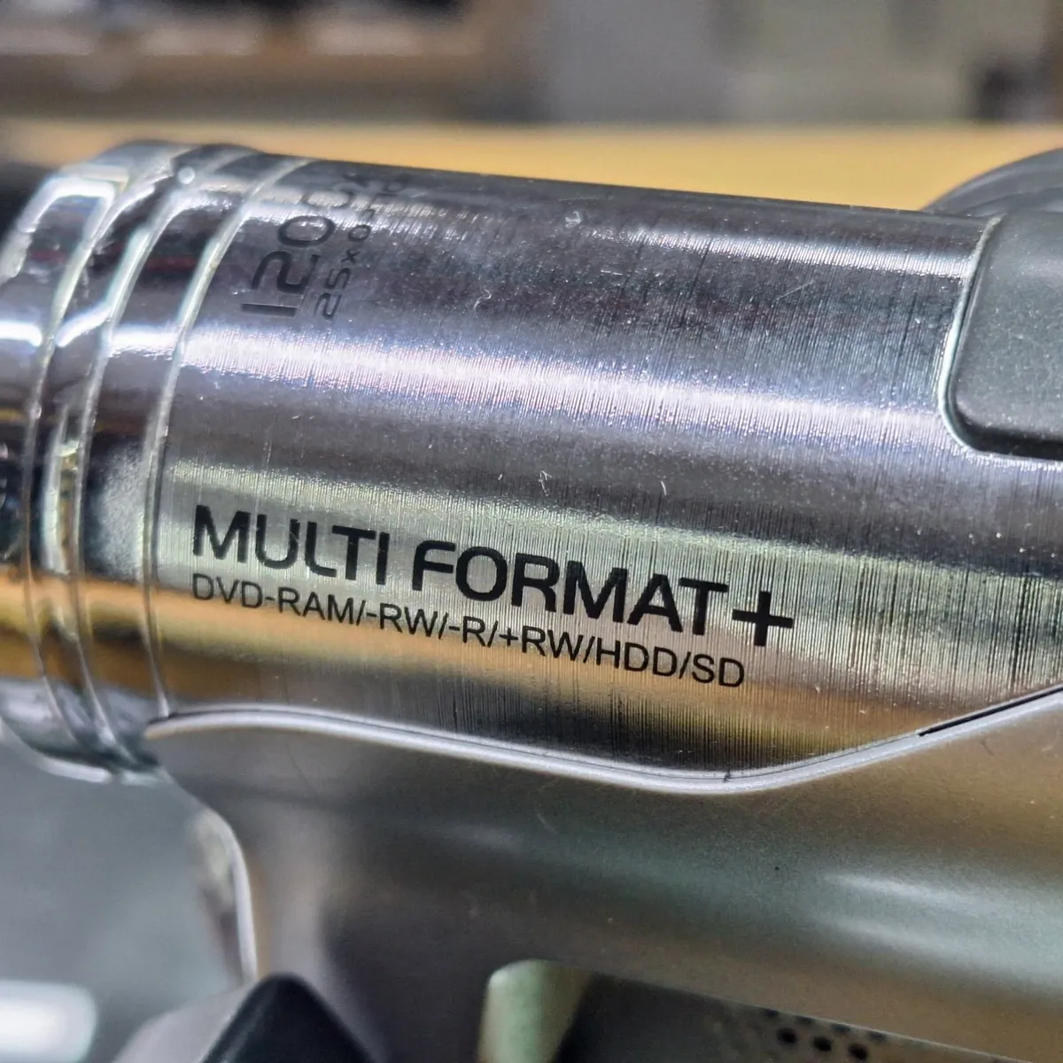 Hitachi DZ-HS300E Camcorder DVD HDD Handheld Video - Image 3