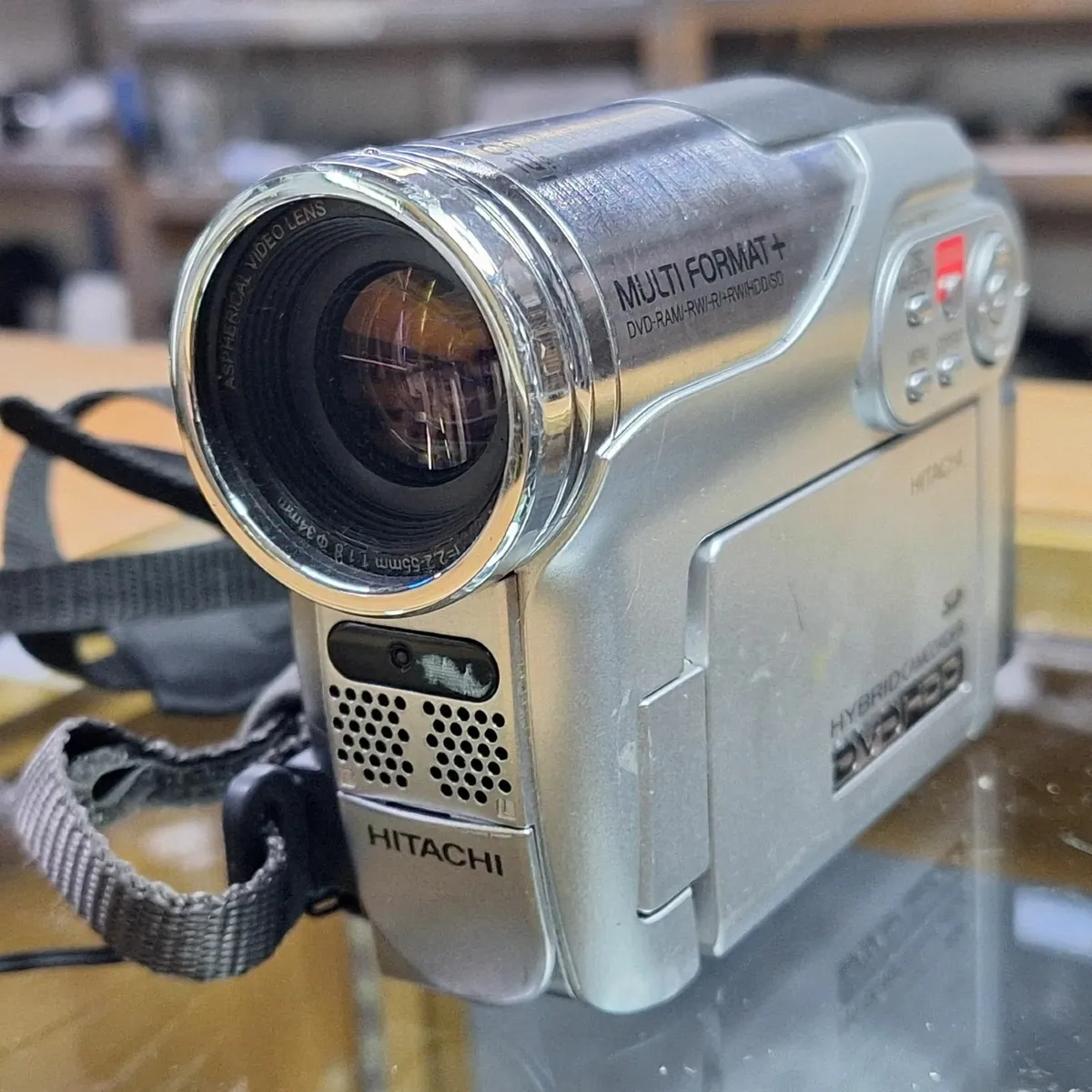 Hitachi DZ-HS300E Camcorder DVD HDD Handheld Video - Image 4