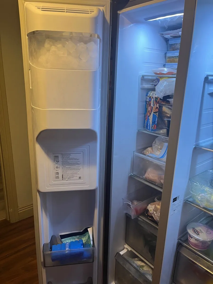 Samsung American Style Fridge Freezer - Image 4