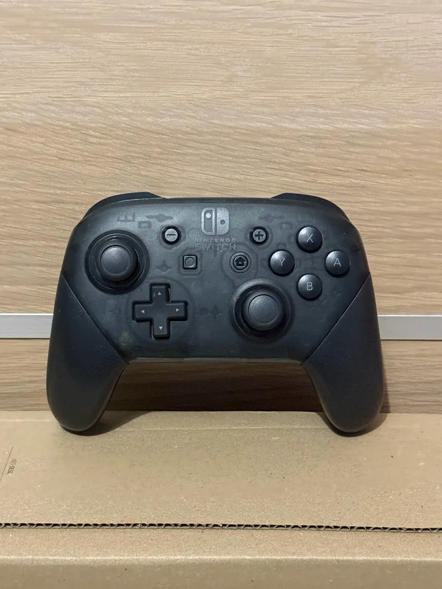 Nintendo Switch Pro Controller - Image 1