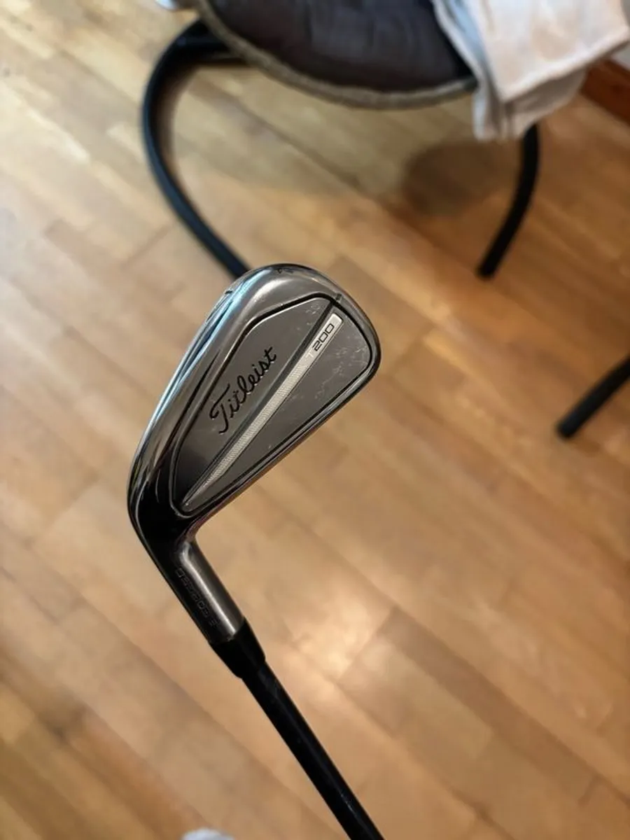 Titleist t200 4 iron - Image 1