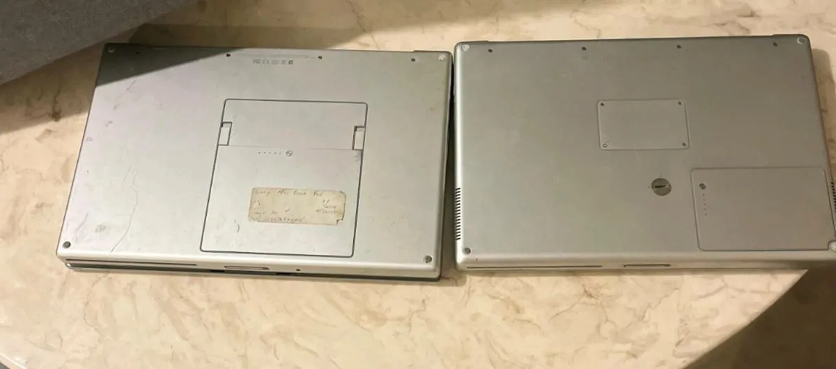2 APPLE LAPTOPS HAVE NO CHARGES WITH THEM ON TESTE - Image 3