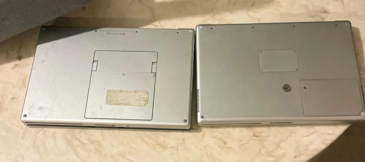 2 APPLE LAPTOPS HAVE NO CHARGES WITH THEM ON TESTE - Image 4
