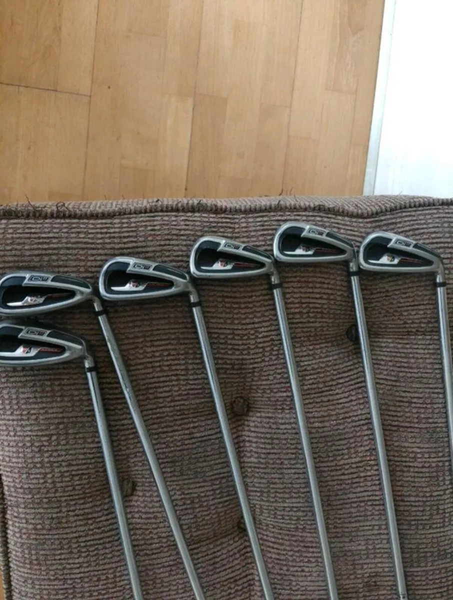 Wilson Staff Irons & Golf Bag - Image 3