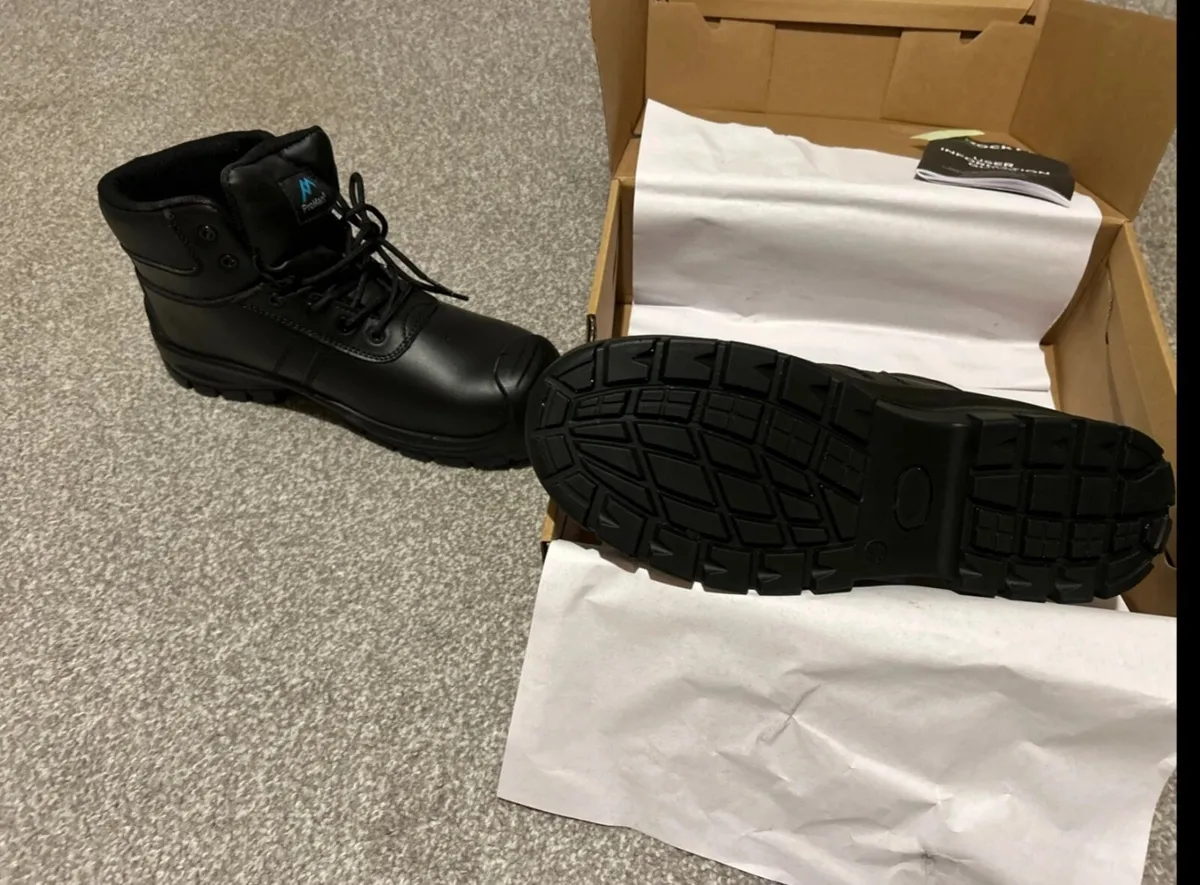 Steel toe capped Boot - Image 2
