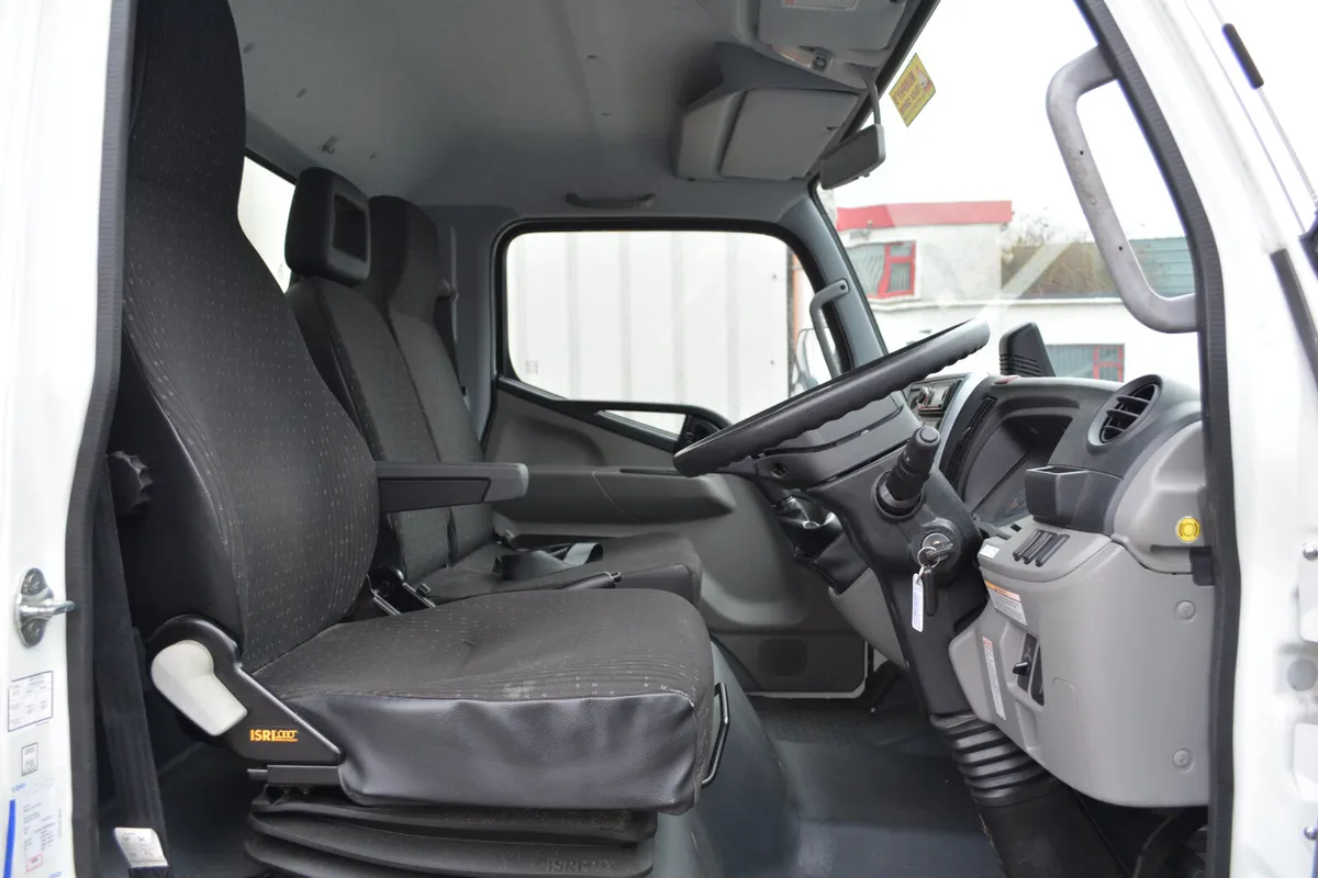 Mitsubishi Fuso 7.5T GVW Curtain VERY LOW Km - Image 3