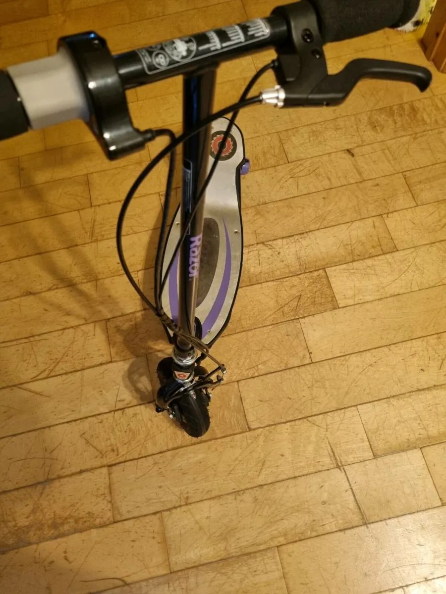 Razor  E100 Electric Scooter - Image 3