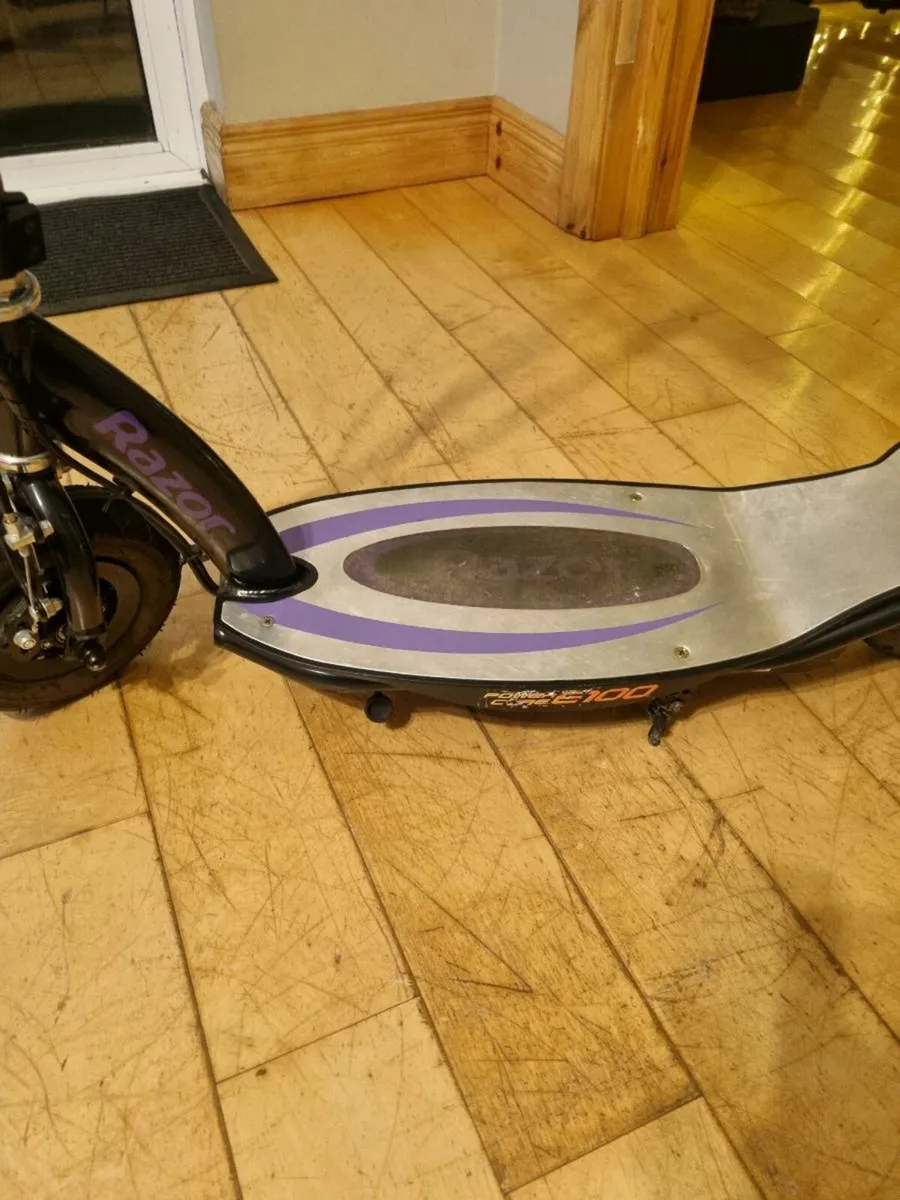 Razor  E100 Electric Scooter - Image 4
