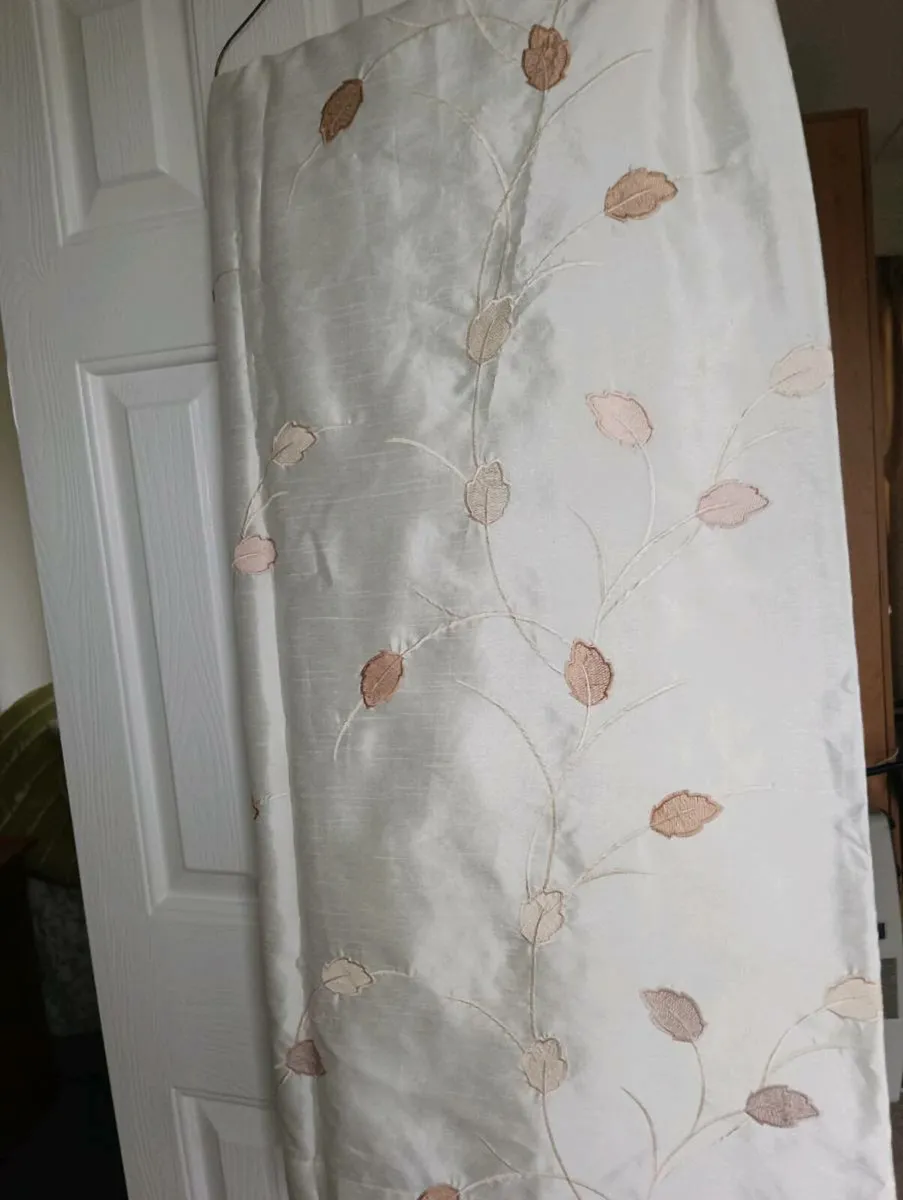 2 beautiful lined curtains 52/72 drop 2 pairs 10 - Image 1