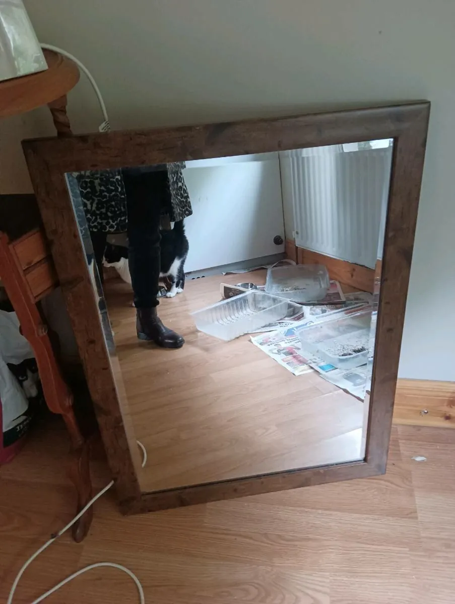 Lovely timber mirror unusual 15 Euro - Image 1