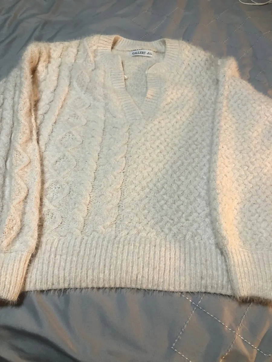 Ladies stunning jumper size M €15 - Image 1