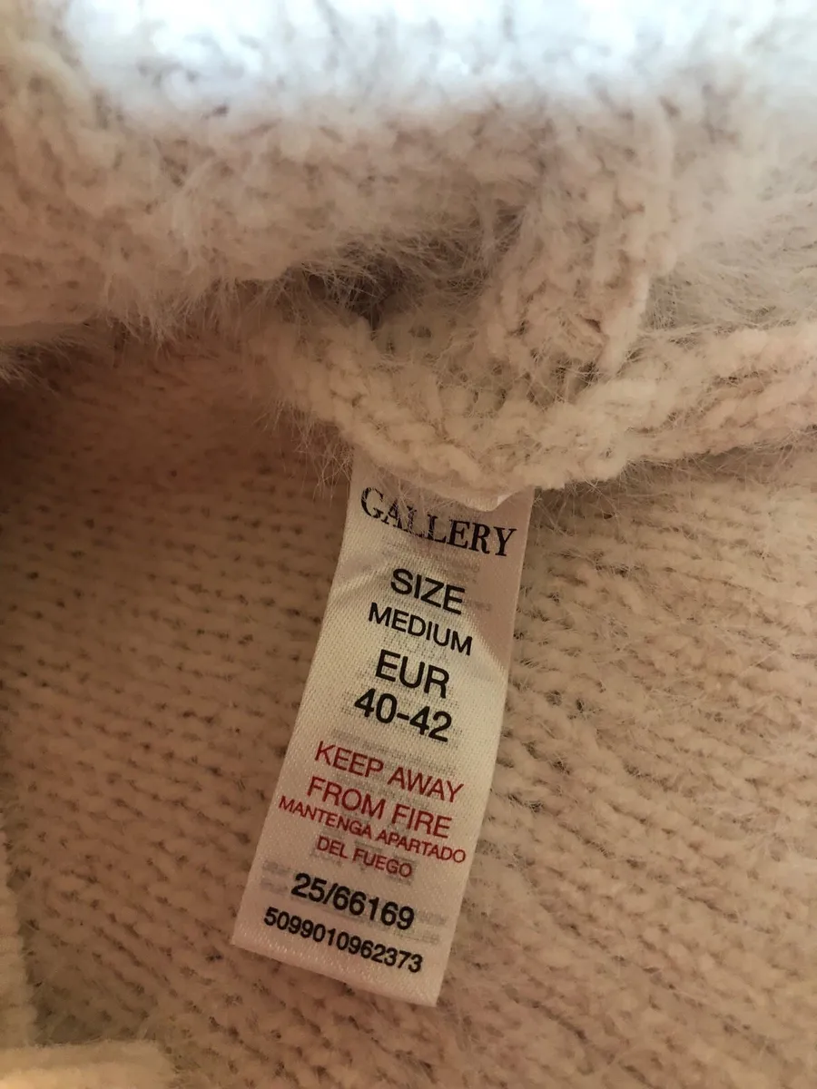 Ladies stunning jumper size M €15 - Image 3