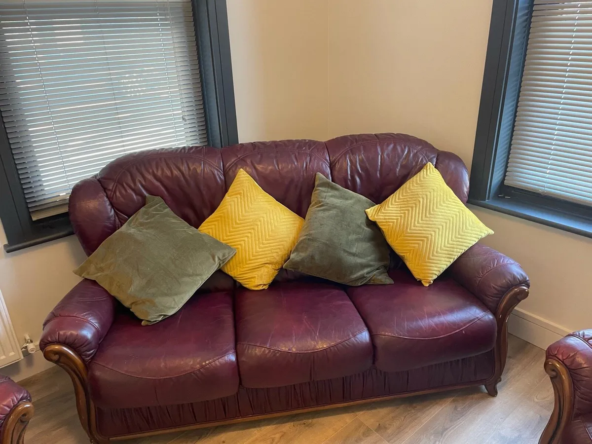 3 piece leather sofa suite - Image 2