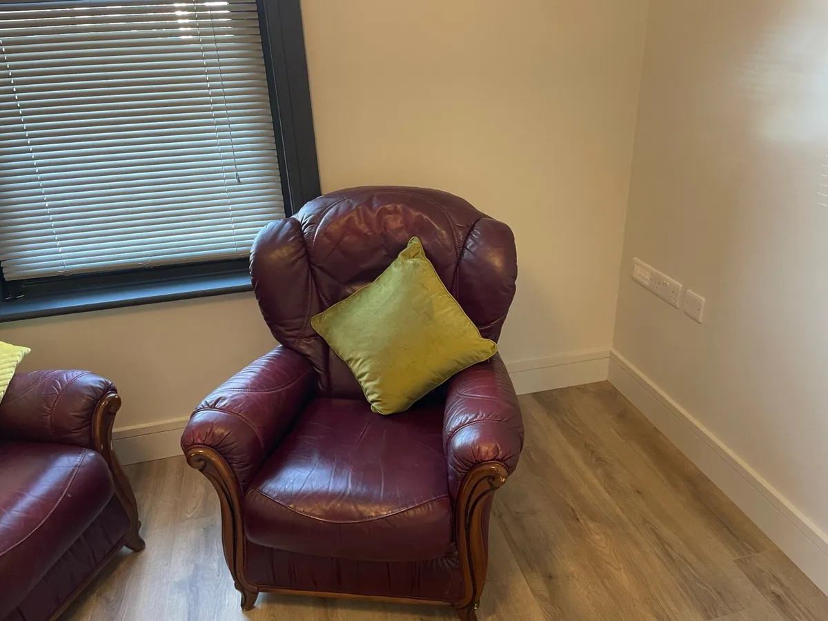 3 piece leather sofa suite - Image 3