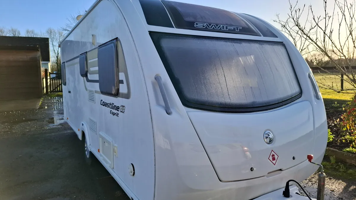 Swift Coastline 4FB Island Bed Caravan - Image 1